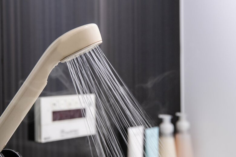 浴室では水分がかからないよう注意（画像はイメージ）