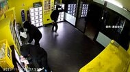 「いくばい」「3,2,1」ポケカ強盗の一部始終…約2分で被害総額250万円　フードや帽子にマスクの3人組が無人販売店に侵入