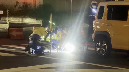 夕方5時半ごろ…横断歩道で高齢男性がはねられ重体  女性運転の軽自動車が事故 