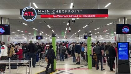 「ICEを派遣する」トランプ大統領が民主党をけん制　予算未成立で空港職員への給与未払い続く　イーロン・マスク氏「私が負担する」