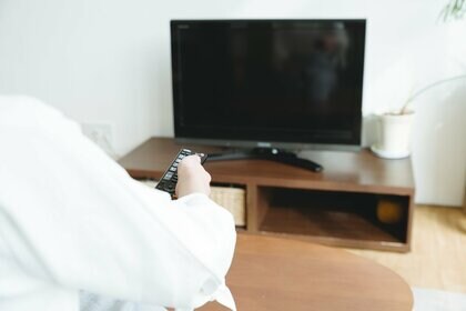 “テレビ見ていない”が3割・“自己啓発している”6割…一人暮らしのZ世代調査　何が影響? 理由を聞いた