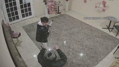 11人殺害の銃撃犯と戦った男性「ここで死ぬんだと」犯行後に別の建物にも侵入していた　撃退の一部始終　アメリカ