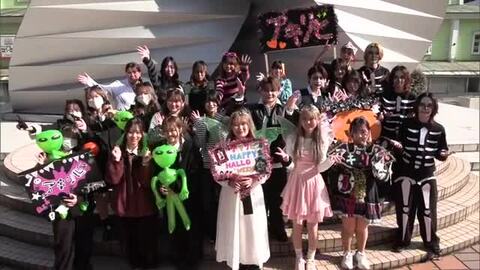 もうすぐハロウィーン　学生が授業で培ったメイク技術生かして仮装　街練り歩き地域住民と交流　秋田市