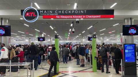 「ICEを派遣する」トランプ大統領が民主党をけん制　予算未成立で空港職員への給与未払い続く　イーロン・マスク氏「私が負担する」