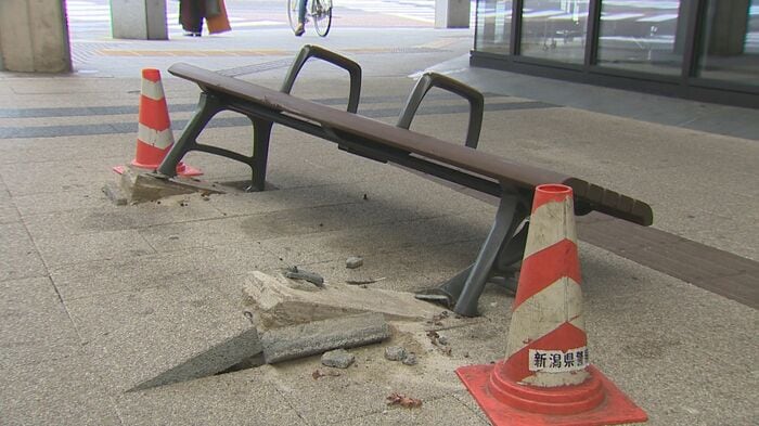 古町通六番町商店街のベンチ