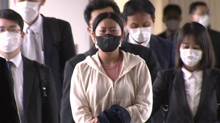 フィリピンから強制送還され成田空港に到着した山田李沙被告