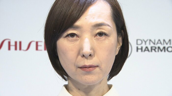 顔の右側(写真右側)に「Second Skin」技術が用いられている