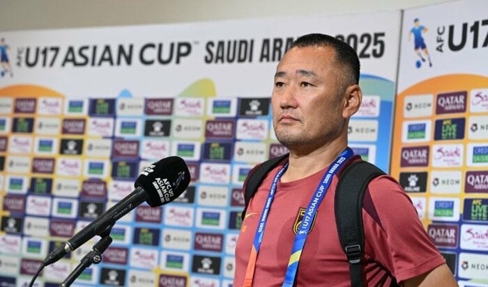 アジアカップでメディアの取材に応じる上村監督(提供:上村氏)