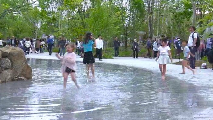 水遊びする子供たち 5月撮影