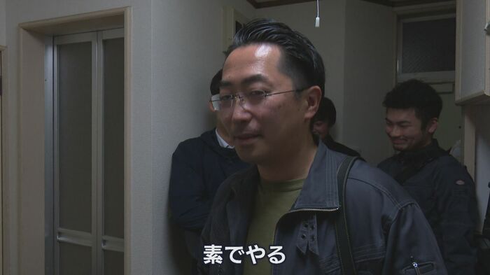 ガサ入れの再現シーンを前に…