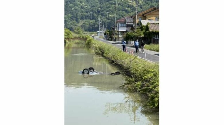 【速報】鳥取市福部町で川に車が転落　高齢男性が心肺停止状態で病院に搬送　車が仰向けに沈む｜FNNプライムオンライン