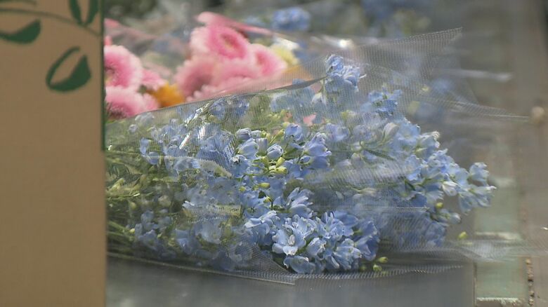新型コロナに負けない！お花屋さんが子供たちに花をプレゼントして笑顔を咲かせる｜FNNプライムオンライン