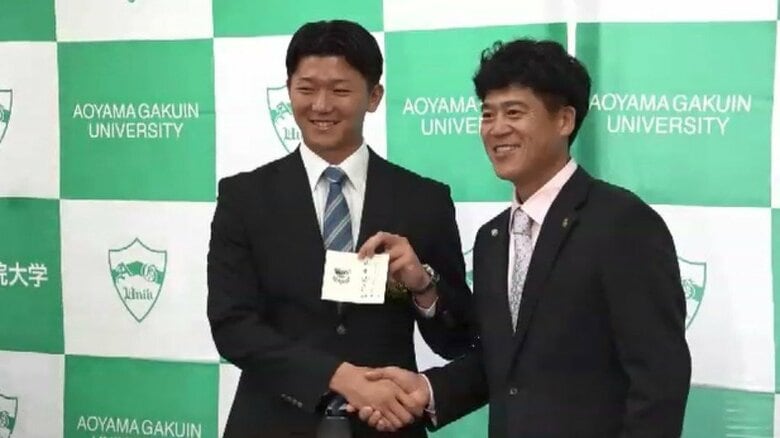 「大学球界でもトップクラスの完成度」ホークス1位指名の鈴木泰成選手に城島健司CBOがあいさつ　縁起の良い「くじ」持参｜FNNプライムオンライン