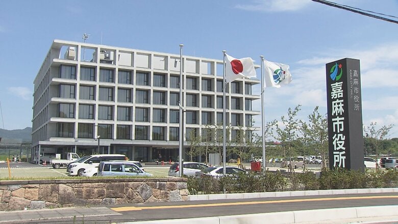 福岡・嘉麻市長選　新人の佐伯憲子氏が初当選　4選目指した現職・赤間幸弘氏との一騎打ち制す　投票率は49.26%｜FNNプライムオンライン