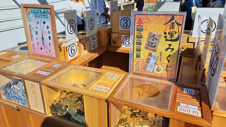 おみくじも大人気