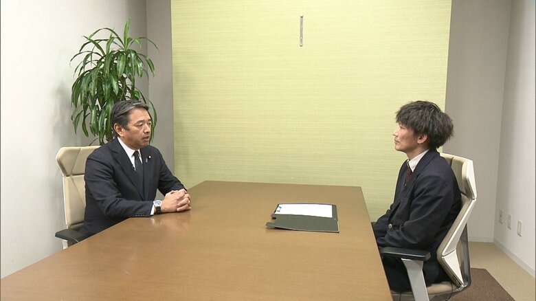 インタビューに応じる国民民主党・榛葉賀津也 幹事長