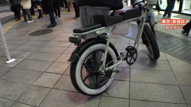 ナンバープレートが付いていないモペット