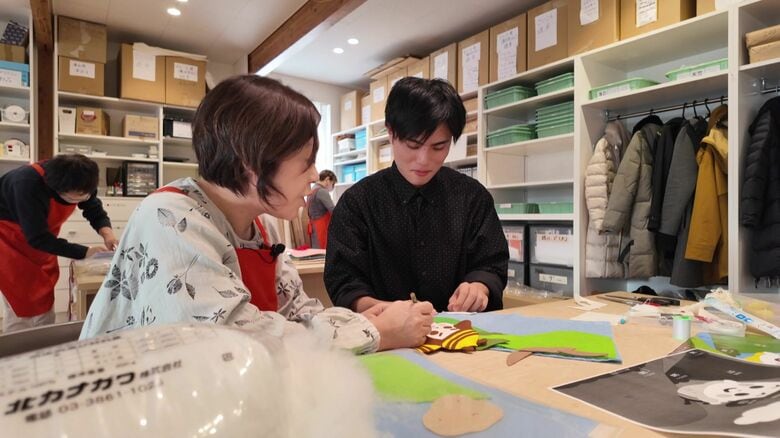 狐野アナウンサーが布絵本作りに挑戦！