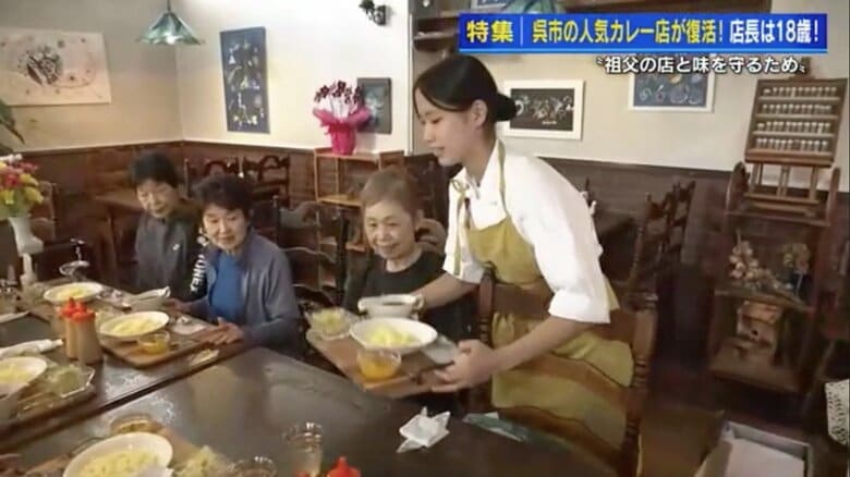 昔ながらの客でにぎわう店内