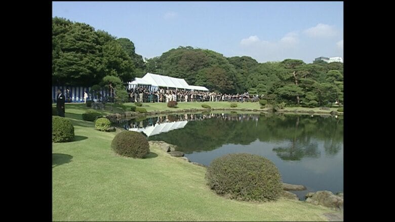 平成17(2005)年10月27日　赤坂御苑で開催された両陛下主催の「秋の園遊会」