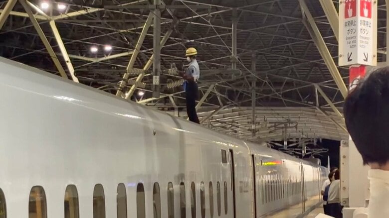 新鳥栖駅で止まる車両（13日午前0時ごろ：視聴者撮影）