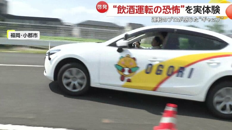 直線からのコーナリングに挑戦する指導員