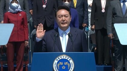 韓国でひざまずいて謝罪した鳩山由紀夫を「日韓関係改善の先生」と呼ぶ韓国新大統領って大丈夫なのか
