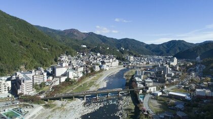 下呂温泉の名物「噴泉池」が足湯専用に…背景にマナー違反やトラブル　入浴復活の可能性を聞いた