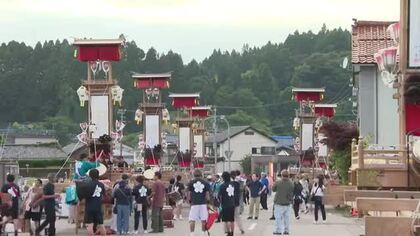 43基のキリコが乱舞する能登町宇出津「あばれ祭」開幕 「ヨバレ」の熱気と復興の願い