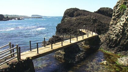 火山活動が生み出した造形美「柱状節理」を間近に…20年ぶりに開通した“海の遊歩道”が誘う越前松島の絶景