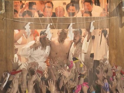 神男が生まれたままの姿で男衆へ…天下の奇祭『国府宮はだか祭』11年ぶりの3月開催×日曜日で約6万人の人出