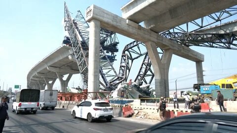 タイでまたクレーン崩落…建設中の高架道路の橋桁とともに　車2台巻き込まれ2人死亡2人けが　同じ建設会社の事故相次ぐ