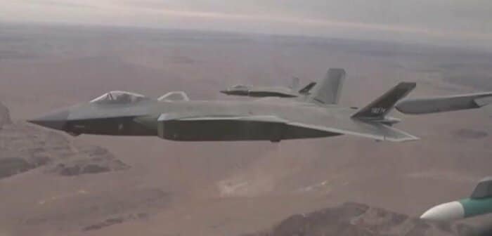 中国空軍の大型ステルス戦闘機「J-20」