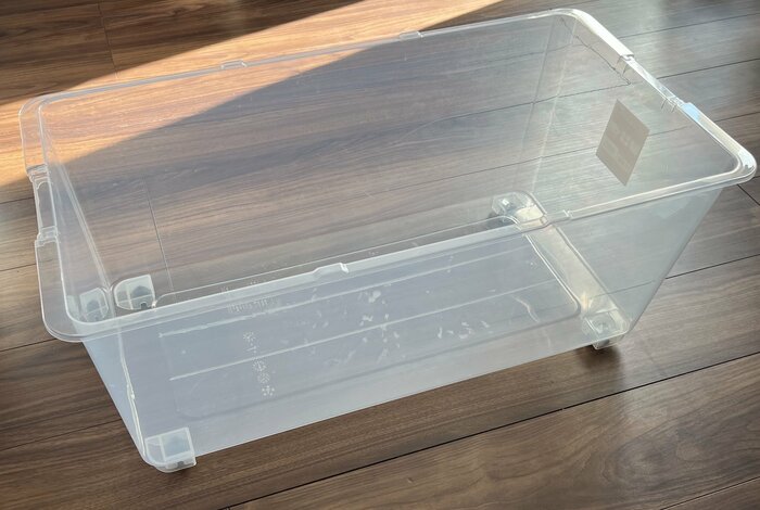 透明な衣装ケースがお勧め（特集班撮影）