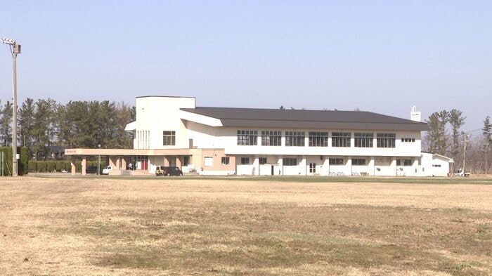 大潟村村民体育館の外観