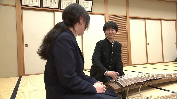 箏部初めての男子部員・對馬太陽さん(2年)