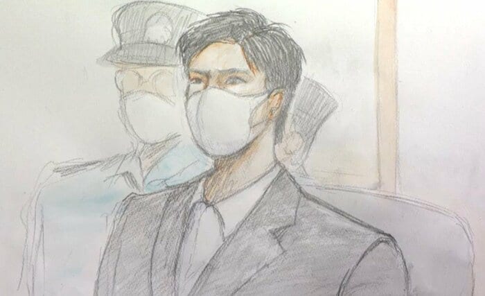 佐藤被告は黒のスーツで裁判に臨んでいた