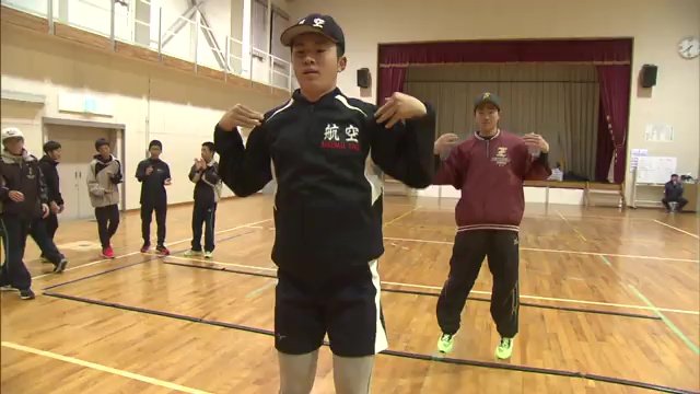 中学硬式野球チームに交じって練習する永井孝太郎選手