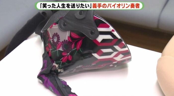 義手は肌色ではなくあえて和柄にした