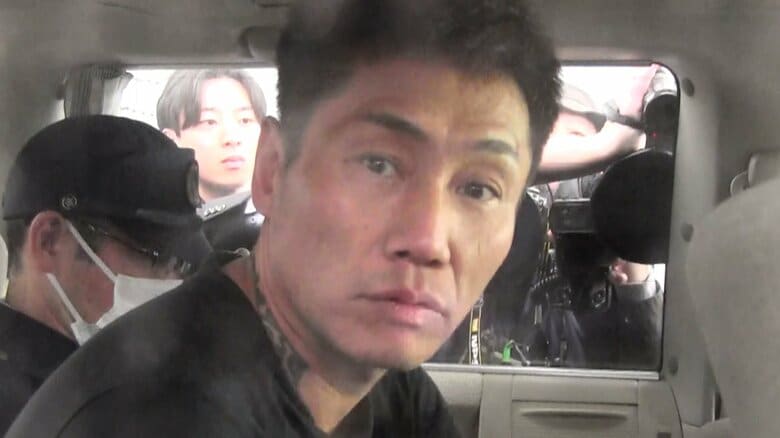 【判明】万引き・ひき逃げ・当て逃げ…“全裸男”西村大輔容疑者（48）逮捕までの足取りとは「運転手が引きずり下ろされ…」火花散らし走り去る映像も｜FNNプライムオンライン