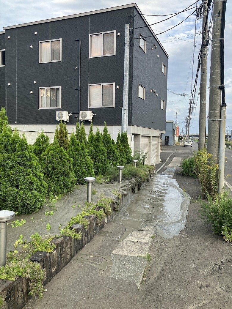 【いったい何が?】北海道新幹線「札樽トンネル」工事で歩道に泥土が…シールドマシンに特殊な液剤を施して掘削中にトラブル「ご心配をおかけし、お詫び申し上げます」鉄道・運輸機構が原因を調査中〈北海道札幌市〉｜FNNプライムオンライン
