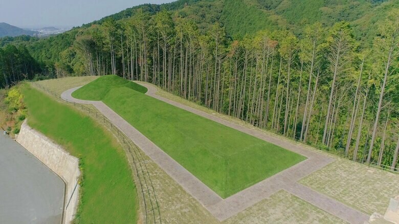「前方後円墳」型墓地が人気！？福岡の霊園が約1年で約900人分販売…新たな永久墓を作った理由を聞いた｜FNNプライムオンライン