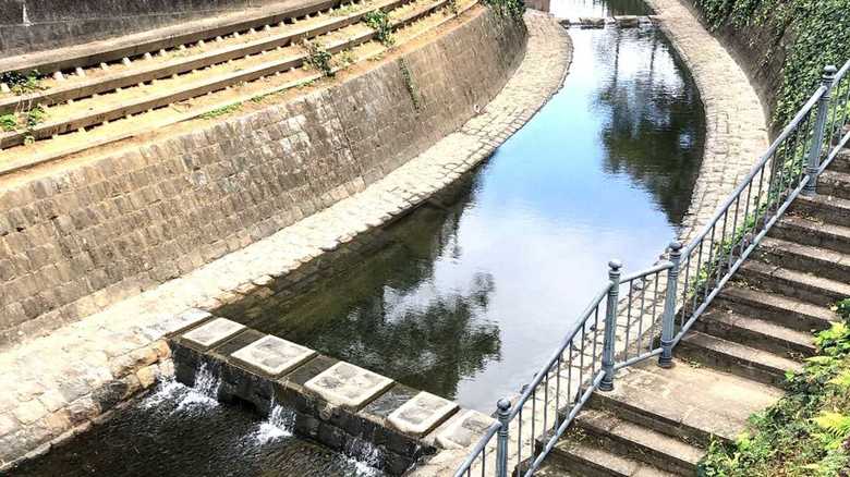 爆心地を流れる下の川(しものかわ)当時は遺体が折り重なっていた