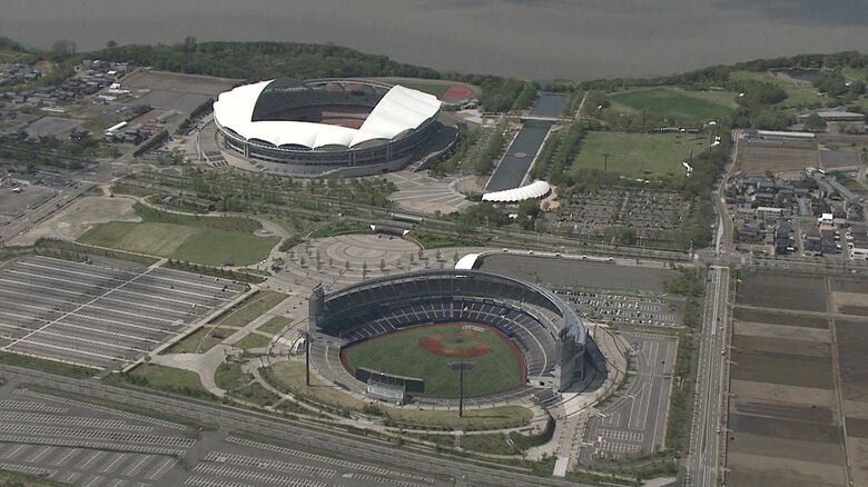 デンカビッグスワンスタジアム（上）／ハードオフエコスタジアム（下）