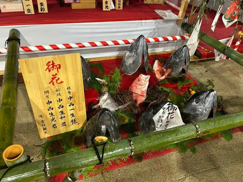 本番では生きた新鮮な魚が“宝の海”を演出