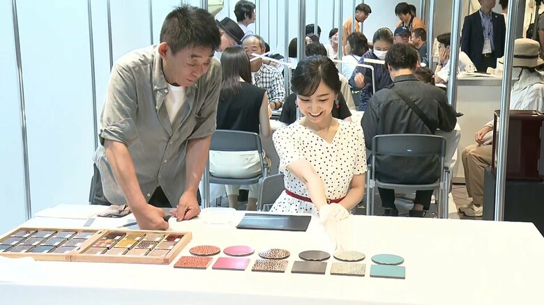 「津軽塗」を体験される佳子さま