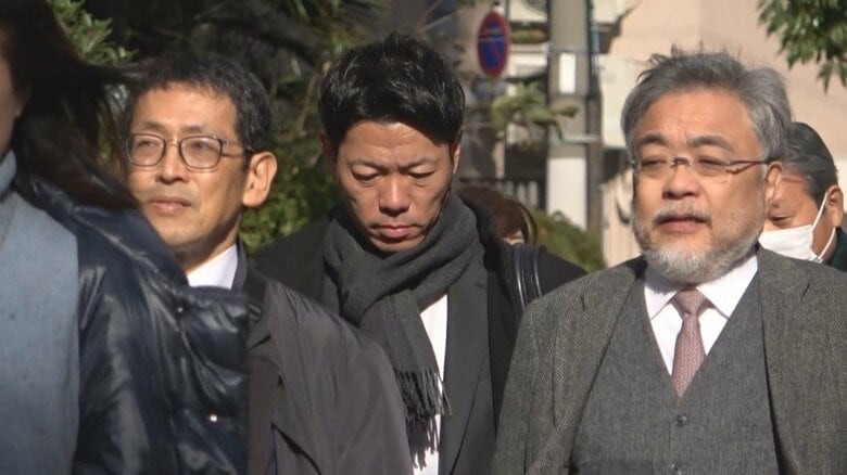 大阪高裁に向かう弁護団（2023年11月）