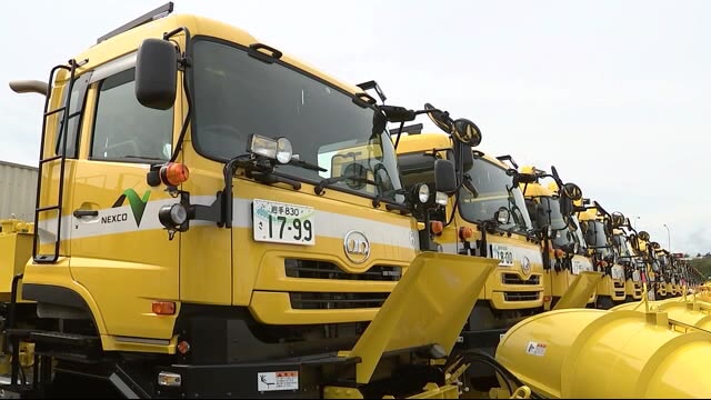 高速道で除雪車の出動式 冬の訪れ前に安全祈願<岩手・北上市>