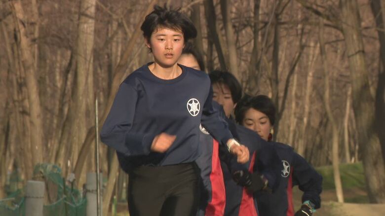 今井玲那選手（先頭）