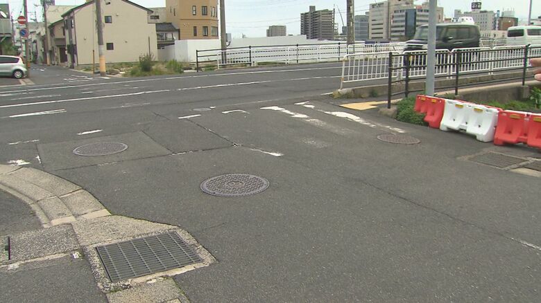「止まれ」表示や横断歩道がかすれた状態